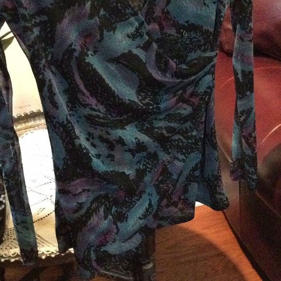 Nice Turquoise, purple and black  pattern blouse - Picture 5 of 5